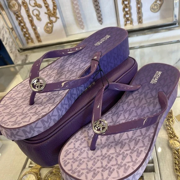 Michael Kors BEDFORD FLIP FLOP
PVC/OMBRE MK SIG
Platform Sandals 
Dark Purple - Picture 6 of 16